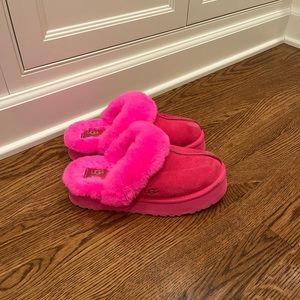 pink UGG slippers size 8 in good condition